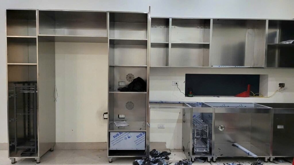 Ảnh thực tế lắp đặt hoàn thiện một hệ tủ bếp inox