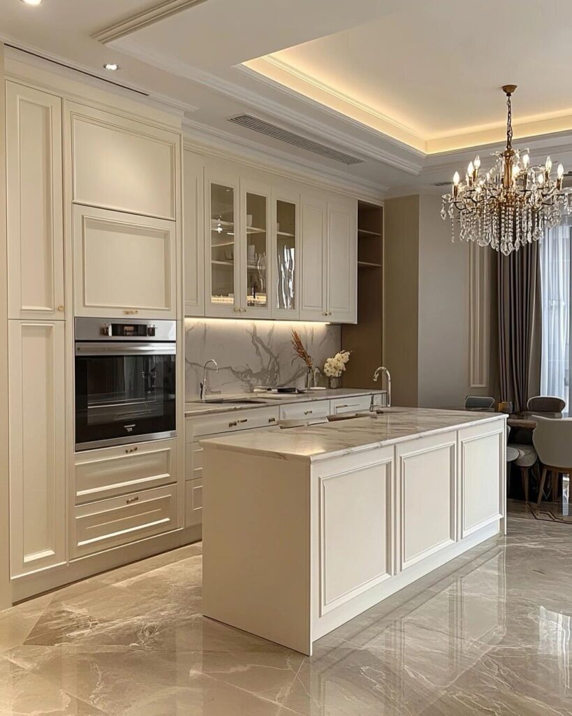Tủ bếp inox theo phong cách Tân cổ điển với cánh gỗ soi huỳnh