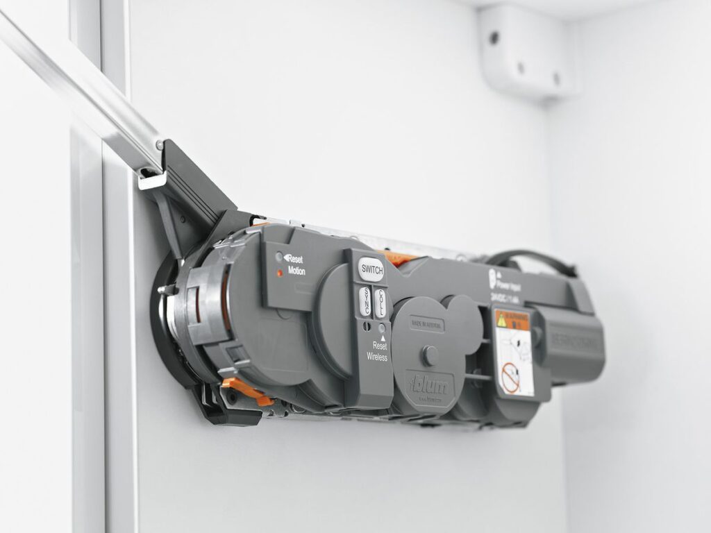 Hệ Tay Nâng Blum - Người Bạn Đồng Hành Hoàn Hảo Của Tủ Bếp Inox Tủ bếp Inox Module, Tủ bếp Inox FIND tay nang blum,tu bep inox tay nâng blum