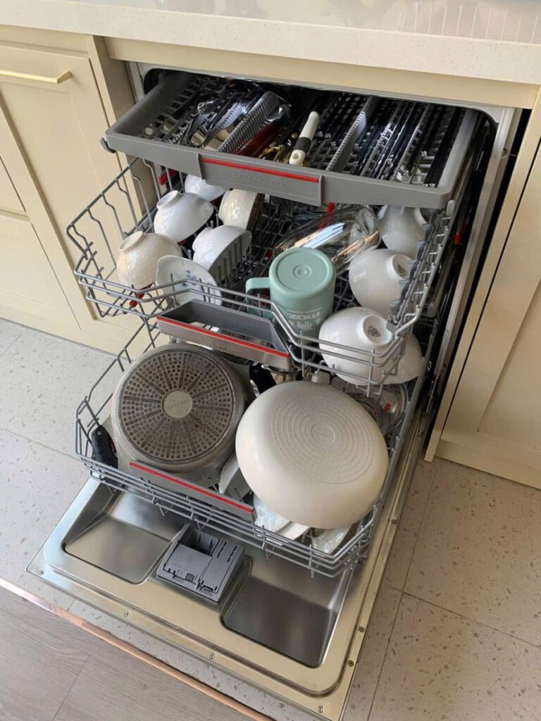 Máy rửa bát âm tủ