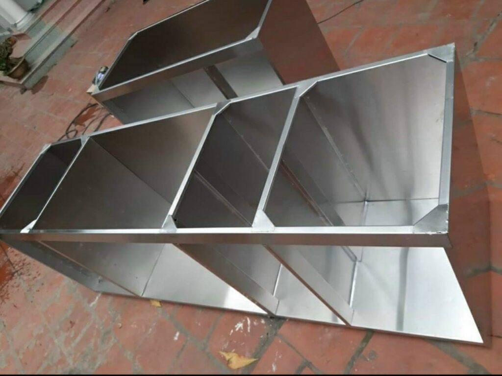 Tủ bếp Inox cánh Acrylic - Hệ liền khối hàn chấn Inox mờ 2B Tủ bếp inox cánh acrylic