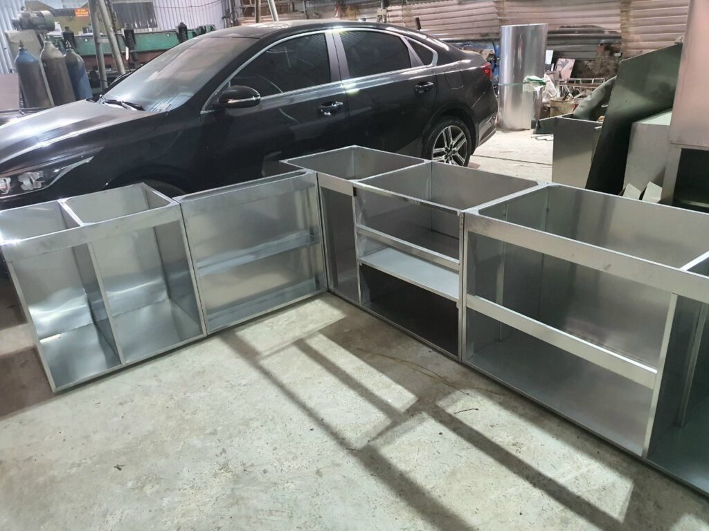 Tủ bếp Inox cánh Acrylic An cường- Hệ liền khối hàn chấn Inox mờ 2B Tủ bếp inox cánh acrylic